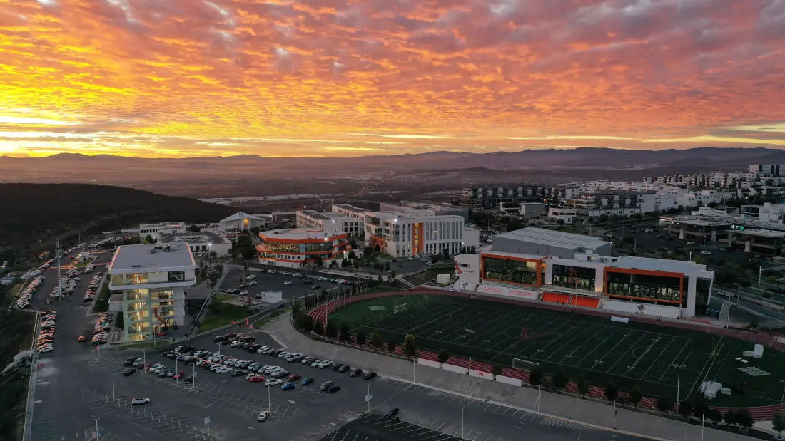 Campus y estadio Anáhuac Querétaro al amanecer